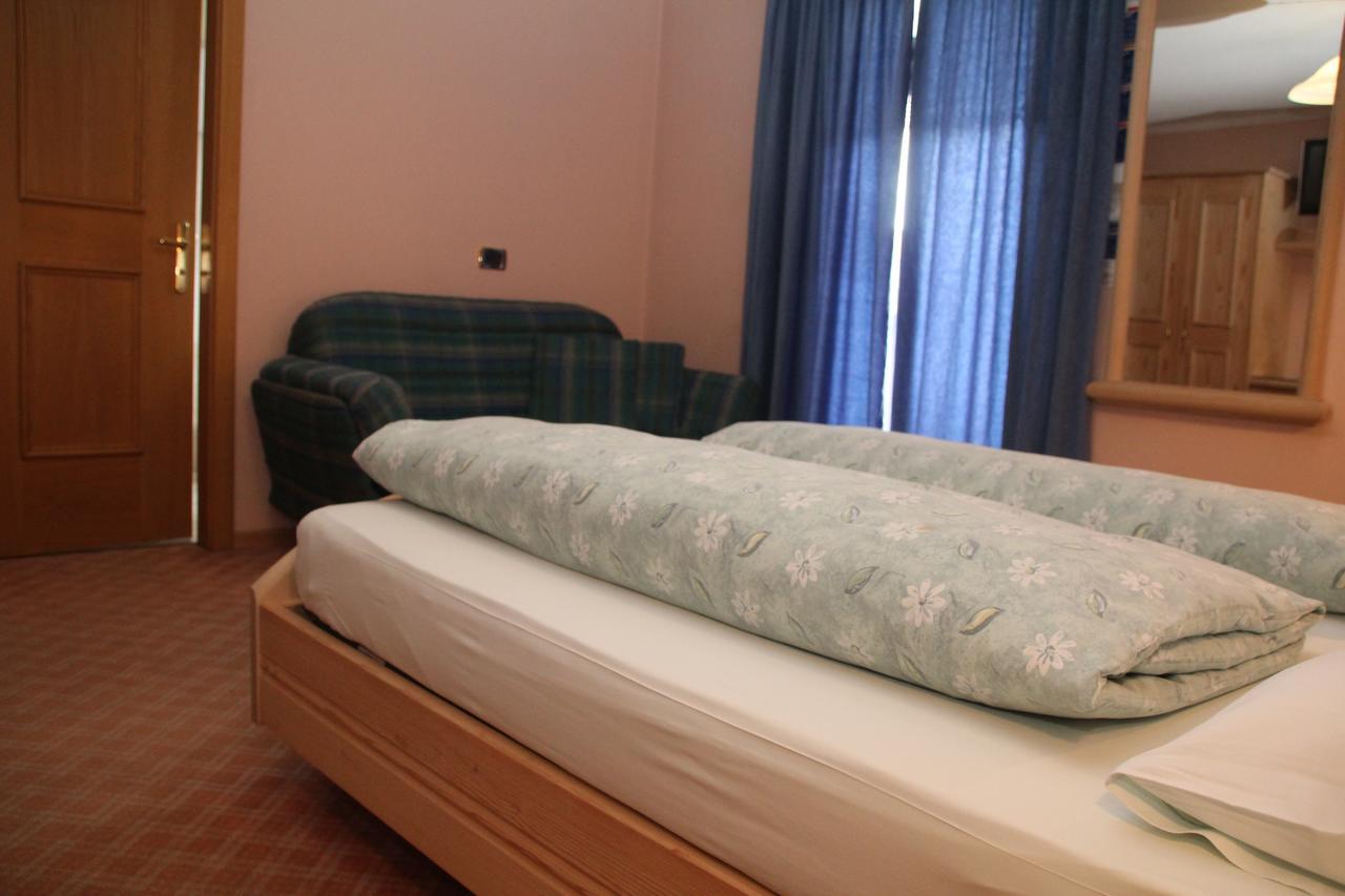 Albergo Caravasc ليفينو الغرفة الصورة