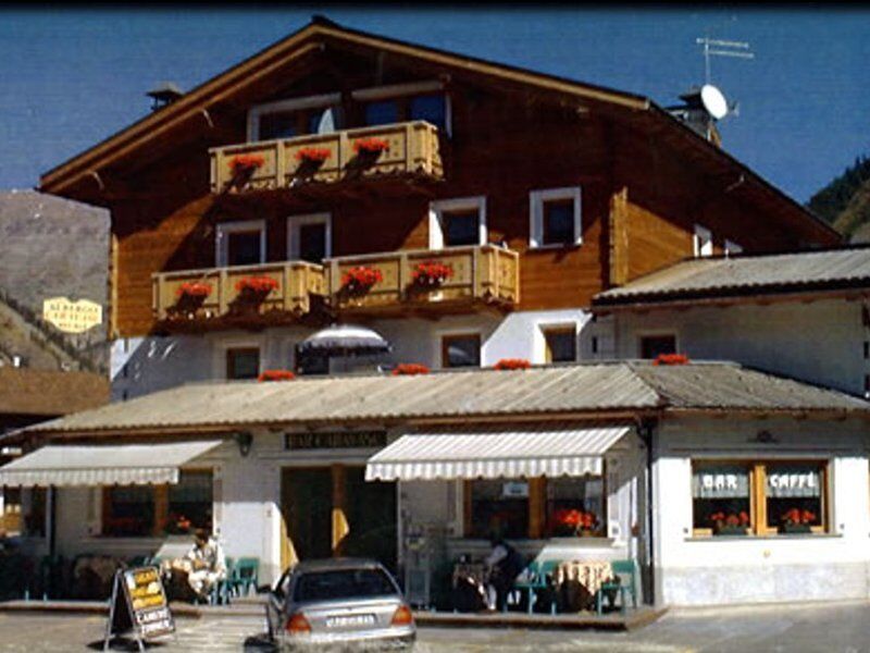 Albergo Caravasc ليفينو المظهر الخارجي الصورة